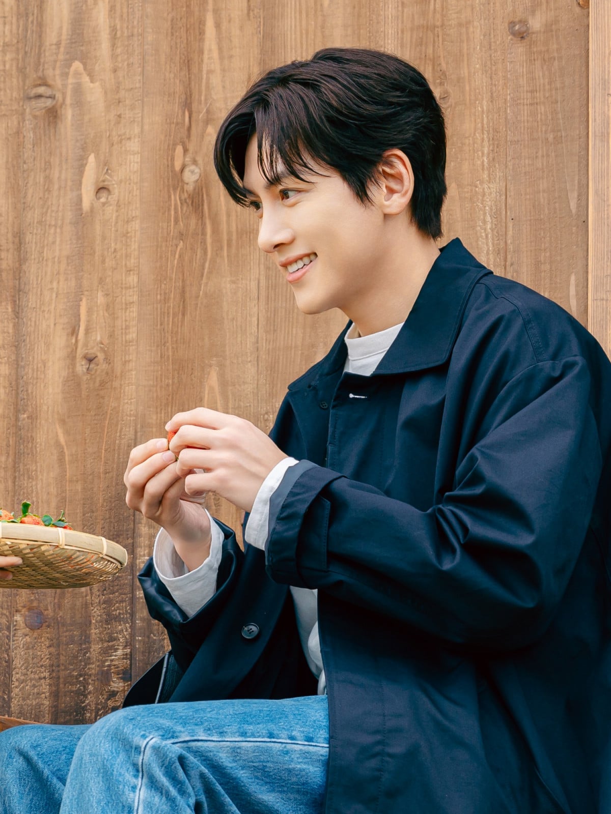 Ji Chang-wook as Lee Yu-bin make it to Karin’s strawberry farm in Merry Berry Love