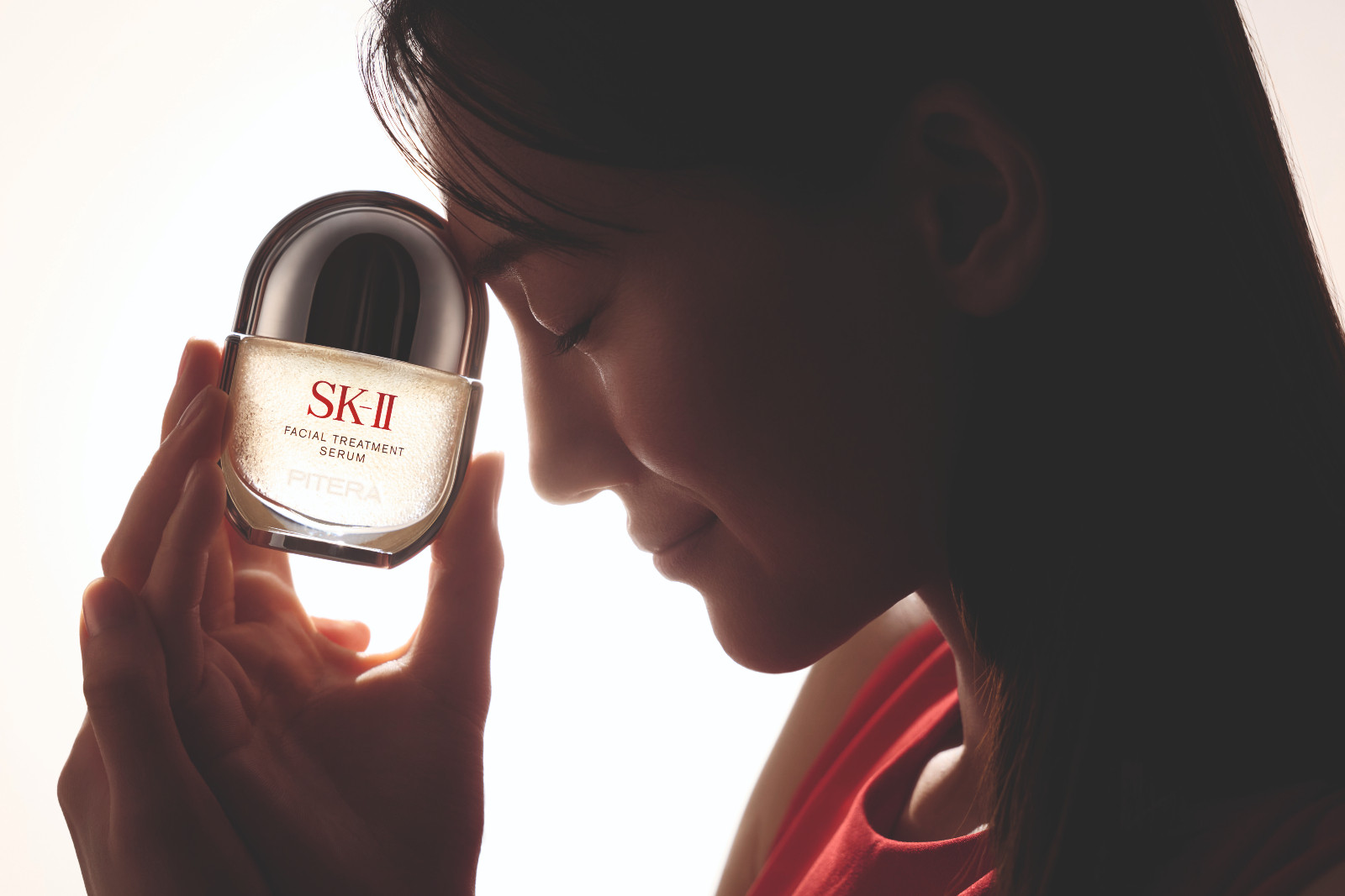 SK-II global ambassador Ayase Haruka with the new Facial Treatment Serum, the brand’s first Pitera-based formula built specifically to help skin hold onto plumpness, firmness and radiance; the padlock-inspired bottle features a specially designed pump that dispenses the serum with its micro-oil beads intact, ready to burst as they are massaged into the skin. (Image: SK-II)