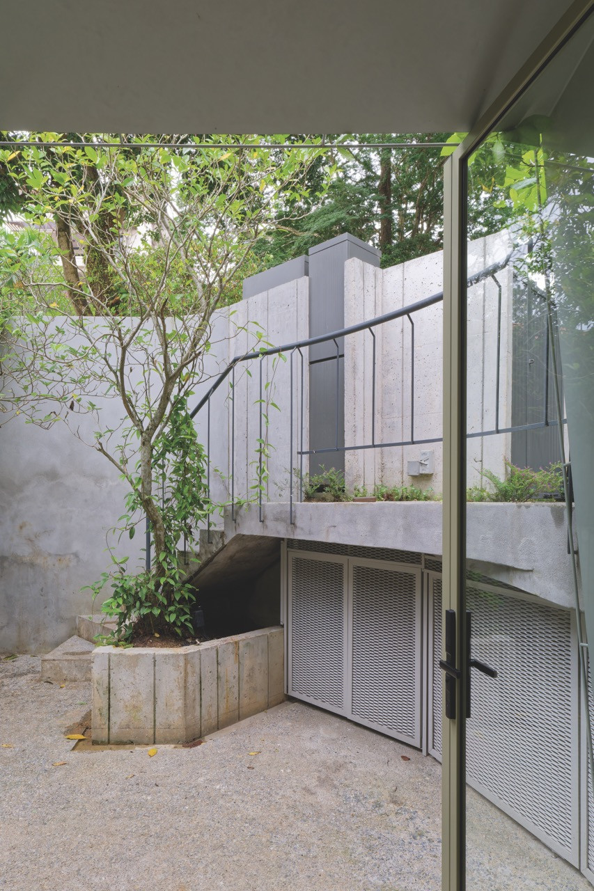 The house’s stepped exterior, its raw concrete and greenery-hung terraces revealing the 3.5 levels carved into the hillside