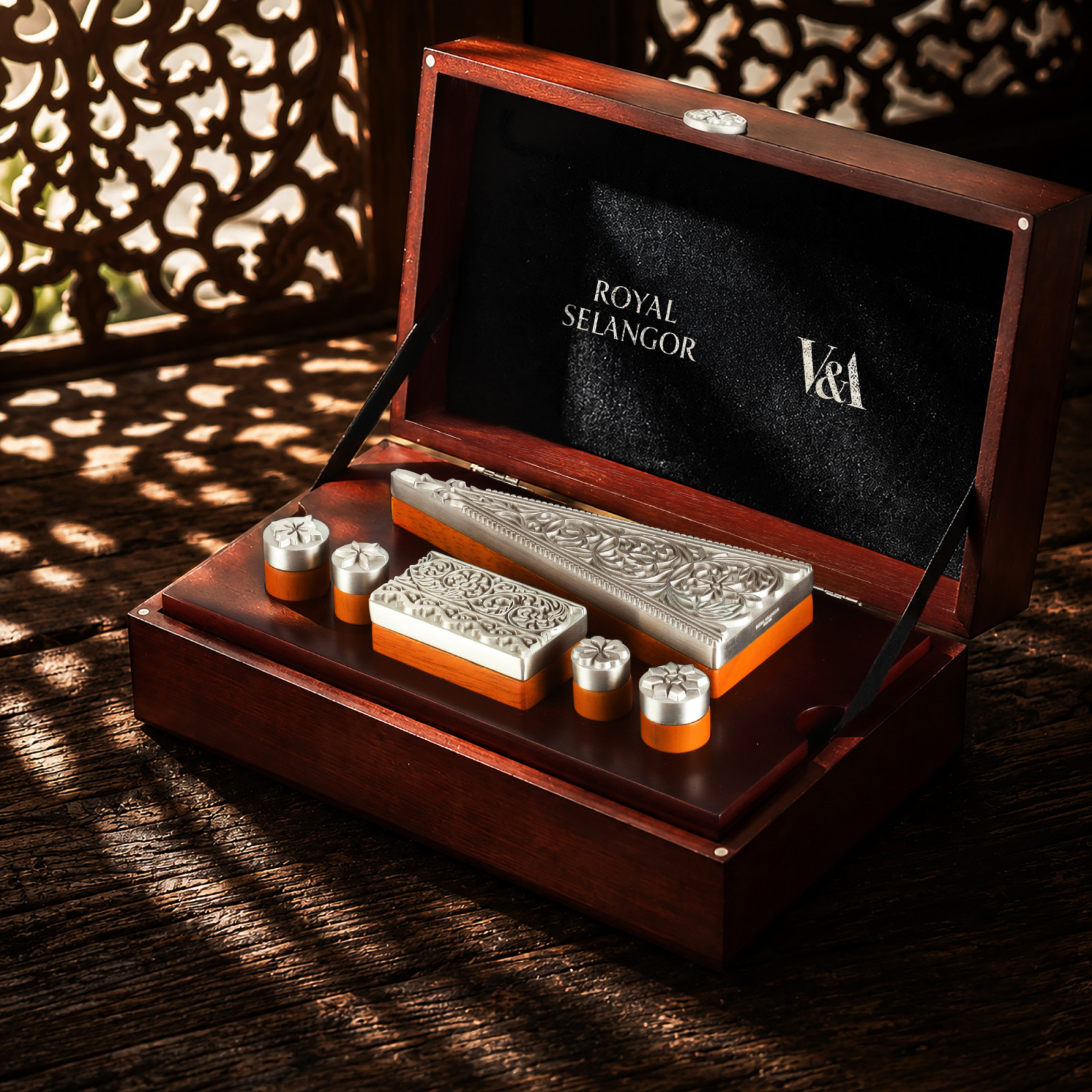 The Royal Selangor Telepuk Collector’s Set, featuring six considered interpretation of the historic ‘telepuk’ woodblocks