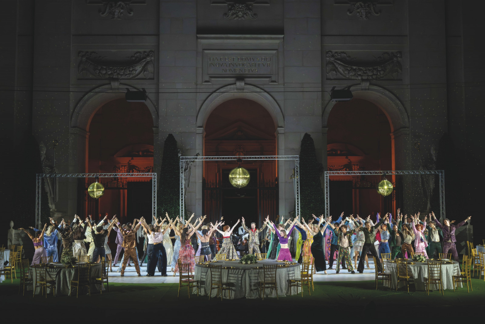 An ambitious 2026 staging of Hugo von Hofmannsthal’s Jedermann, the foundational production that launched the Salzburg Festival in 1920. (Photo: Courtesy of Salzburg Festival)
