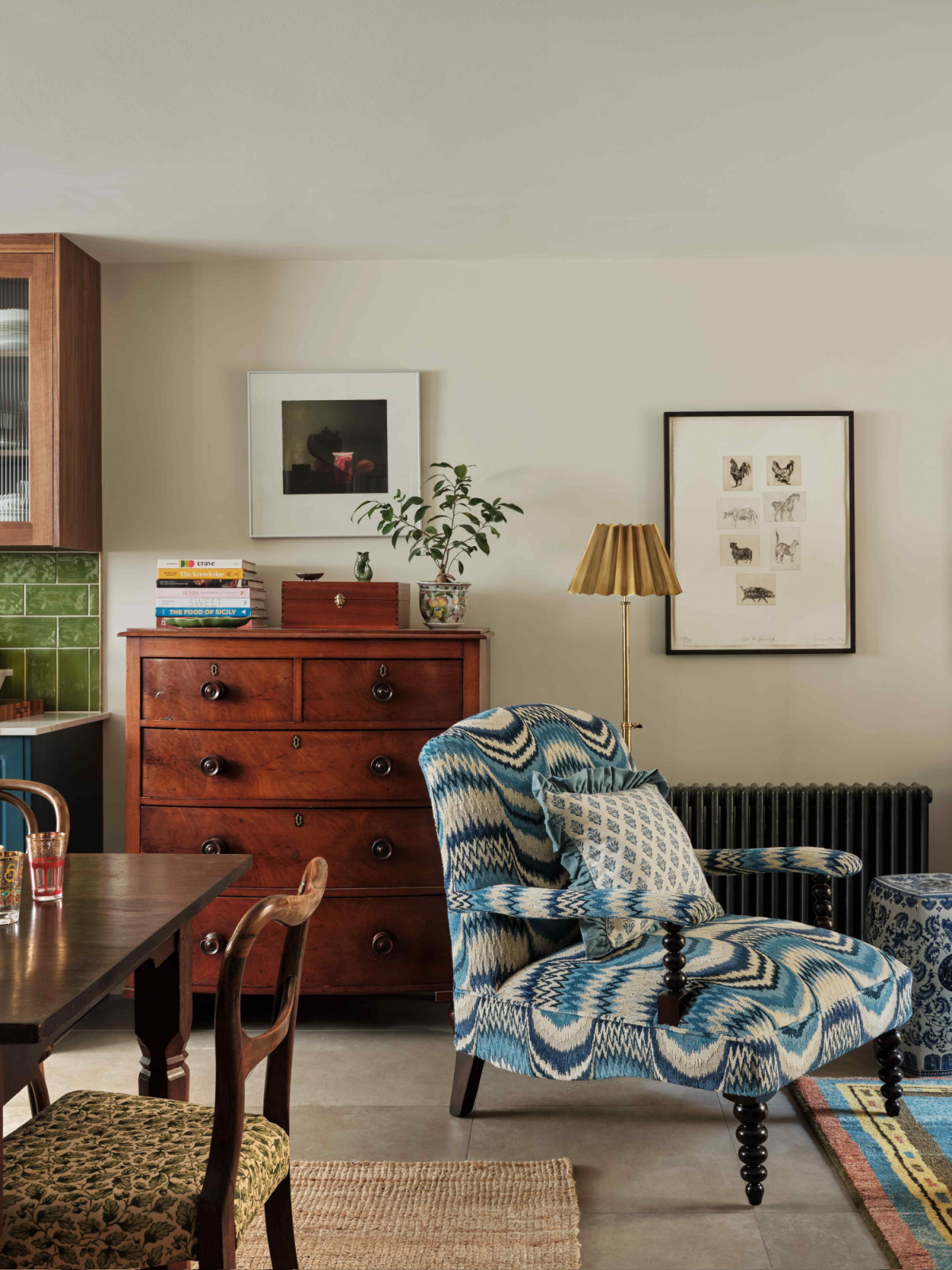 The homeowner’s affinity for ‘jolie laide’ informed the mix of furnishings and decorative elements