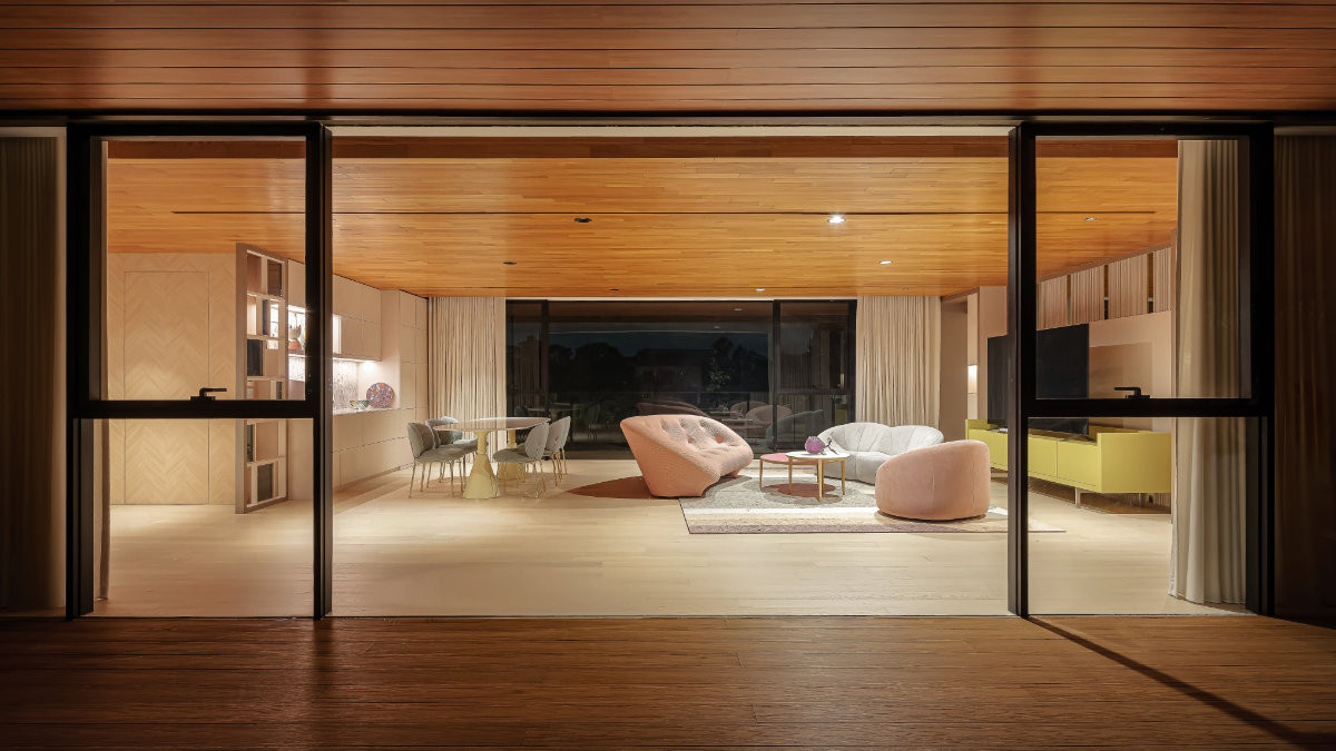 The topmost floor is conceived as a family and guest suite for visiting families with young children