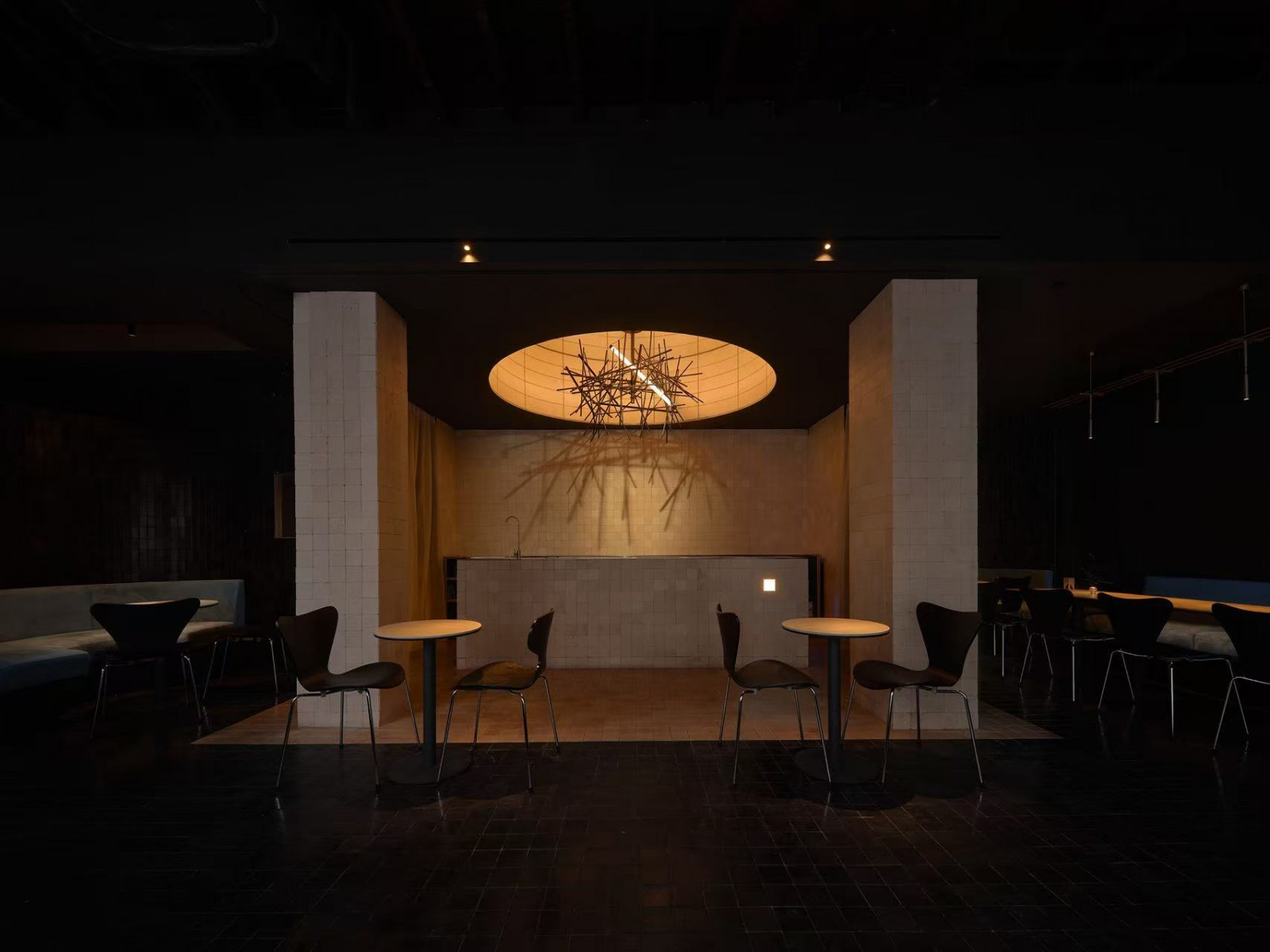 A Bar Has No Name