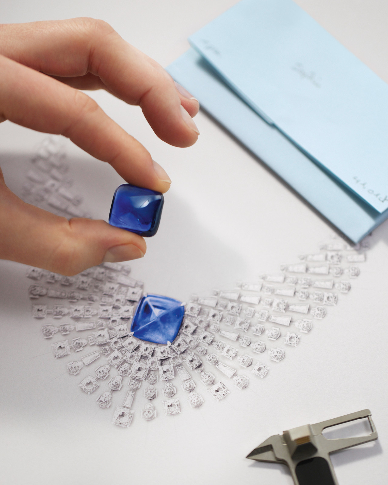 แบบร่างของ Cartier "Le Chœur des Pierres Collection; Stellara Necklace – Le Chœur des Pierres Collection" (ภาพ: Cartier)