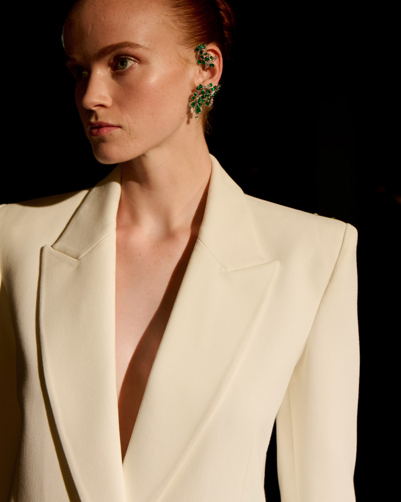 《Le Chœur des Pierres》頂級珠寶展晚宴上模特兒展演。 (Photo: Cartier)