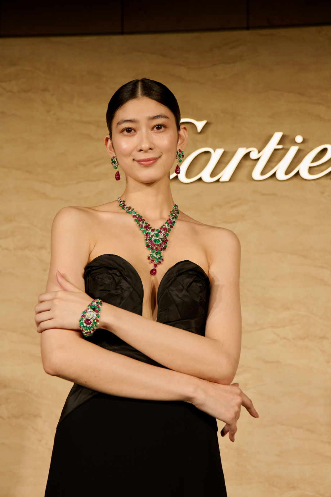 《Le Chœur des Pierres》頂級珠寶展晚宴上模特兒展演。 (Photo: Cartier)