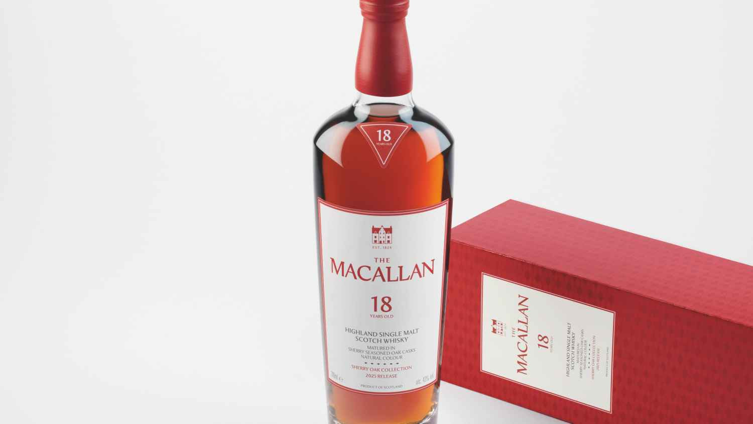 Mỗi thùng gỗ sồi The Macallan đều mang theo dấu ấn từ những cánh rừng sồi, những miền đất rượu sherry và tay nghề đóng thùng qua nhiều thế hệ