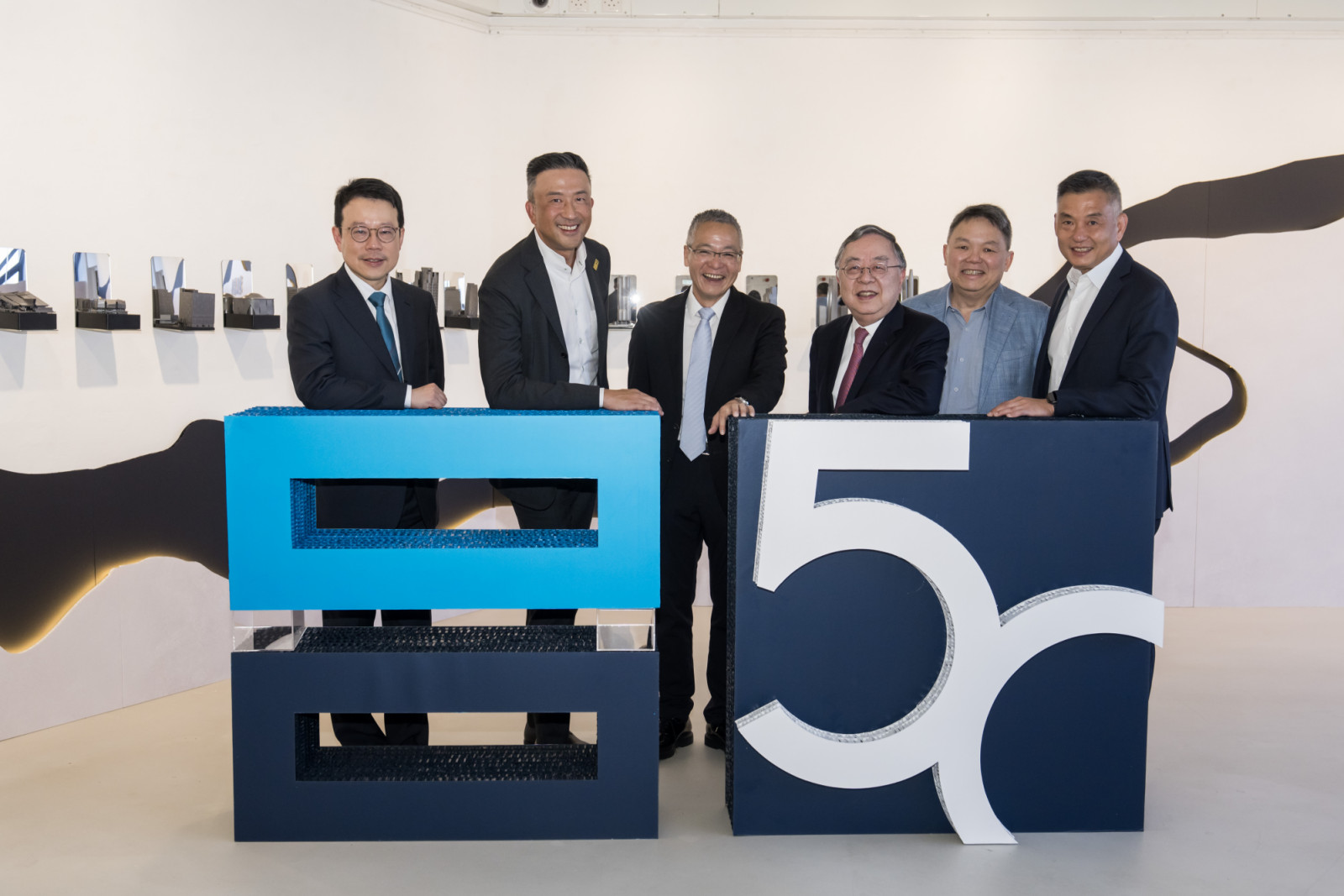 James Chan Yum-min, CEO and executive director, Hong Kong Housing Society; Bryant Lu, vice chairman of Ronald Lu & Partners; Andy Cheung, executive director and CEO, Chinachem Group; Ronnie C Chan, honorary chair, Hang Lung Group and Hang Lung Properties; Joseph Lau, group CEO and director, Perdana ParkCity; and Yaw Chee Siew, executive chairman, Perdana ParkCity (Photo: courtesy of RLP Asia)