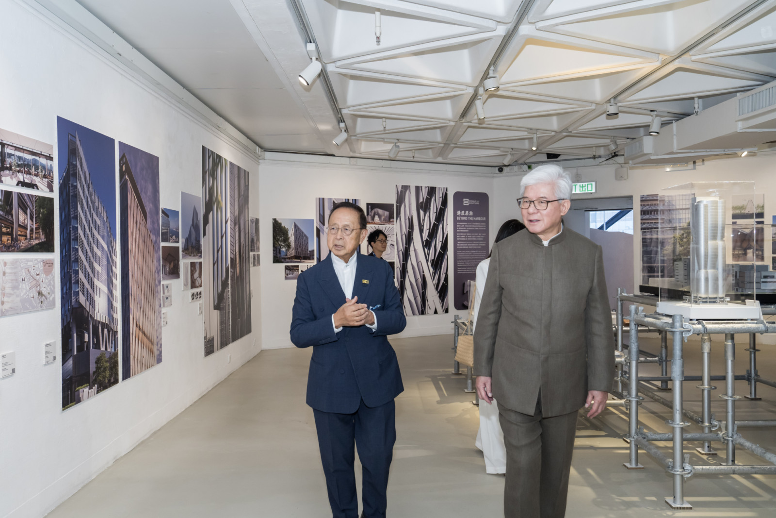 From left: Ronald Lu, founder and chairman of Ronald Lu & Partners, and Vincent Lo Hong-shui, chairman, Shui On Group (Photo: courtesy of RLP Asia)