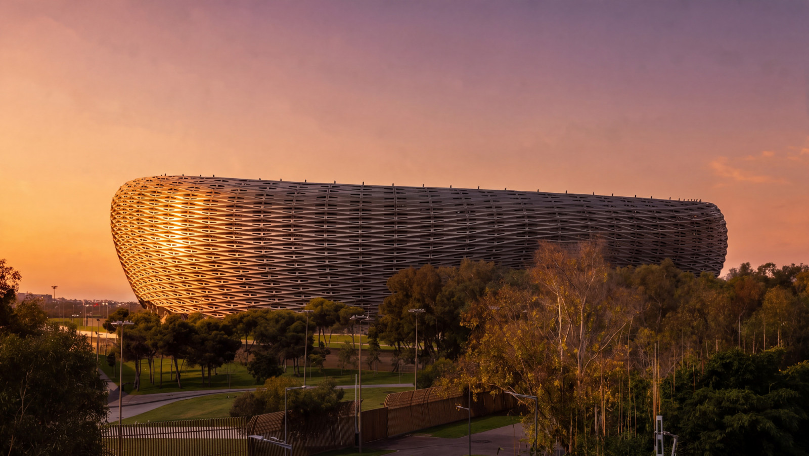Prince Moulay Abdellah Stadium rises from a green belt of eucalyptus. Its envelope of some 19,000 champagne-coloured triangles was inspired by Rabat’s palm-lined thoroughfares and traditional Fez embroidery (Photo: Société des Infrastructures Sportives de Rabat)
