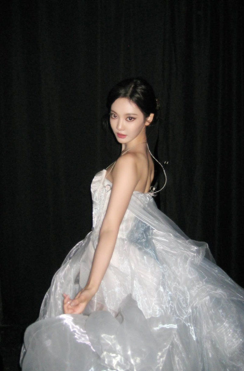 Ningning of aespa wears a shimmering white strapless gown, embodying elegant glamour that defines her signature style.