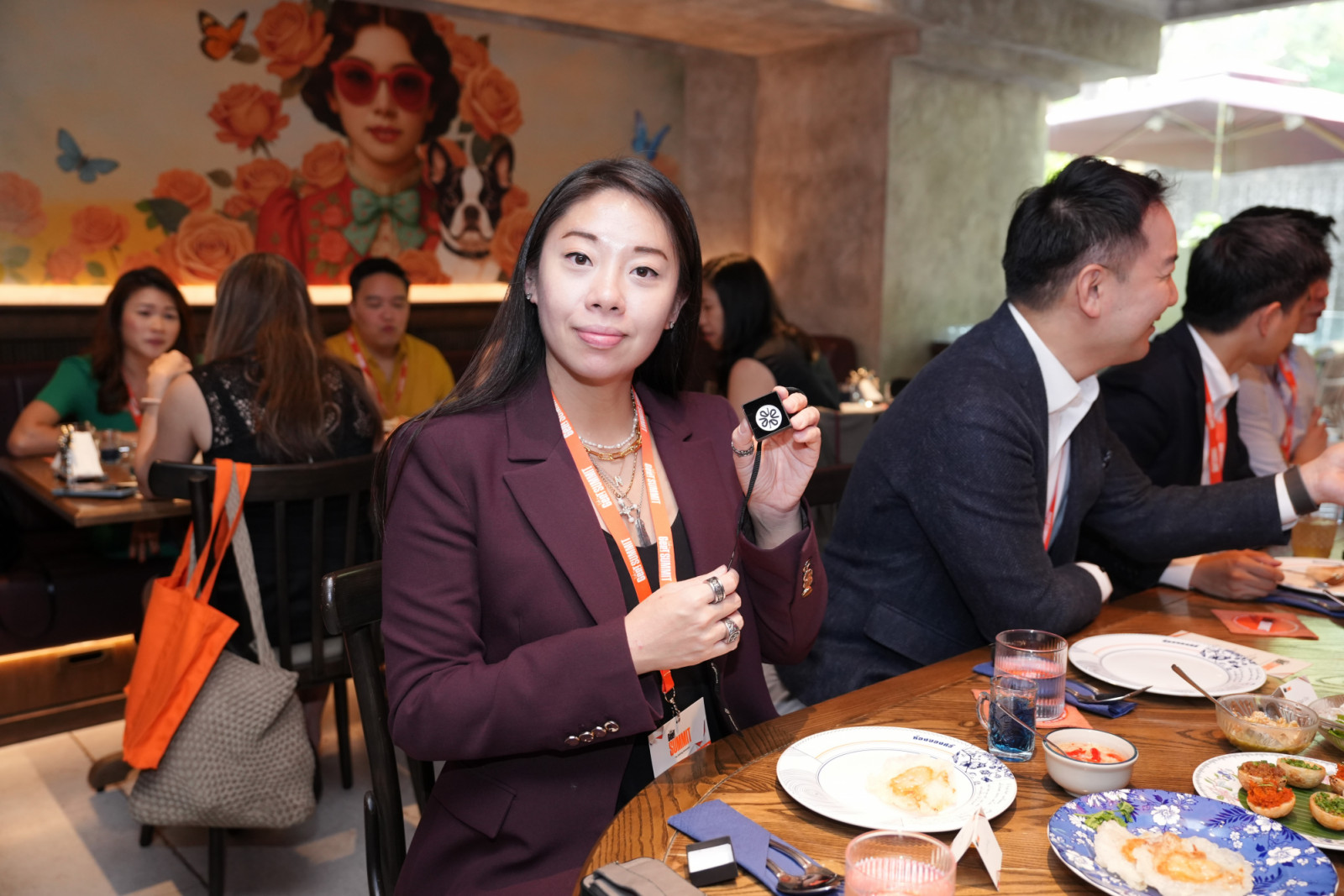 บรรยากาศระหว่างบทสนทนาบนโต๊ะอาหารภายใต้แนวคิด ‘The Defining Lunch with Elephants Inc.’ ณ ร้าน Sri’s Room ชั้น G สยามพารากอน (ภาพ: Tatler)