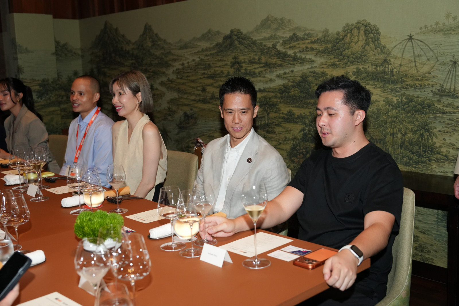 UOB Private Dinner: ดินเนอร์สุดเอ็กซ์คลูซีฟเพื่อเหล่าผู้นำรุ่นใหม่และแขกคนสำคัญ ณ ห้องอาหาร Sra Bua by Nhum Weerawat โรงแรม Siam Kempinski (ภาพ: Tatler)