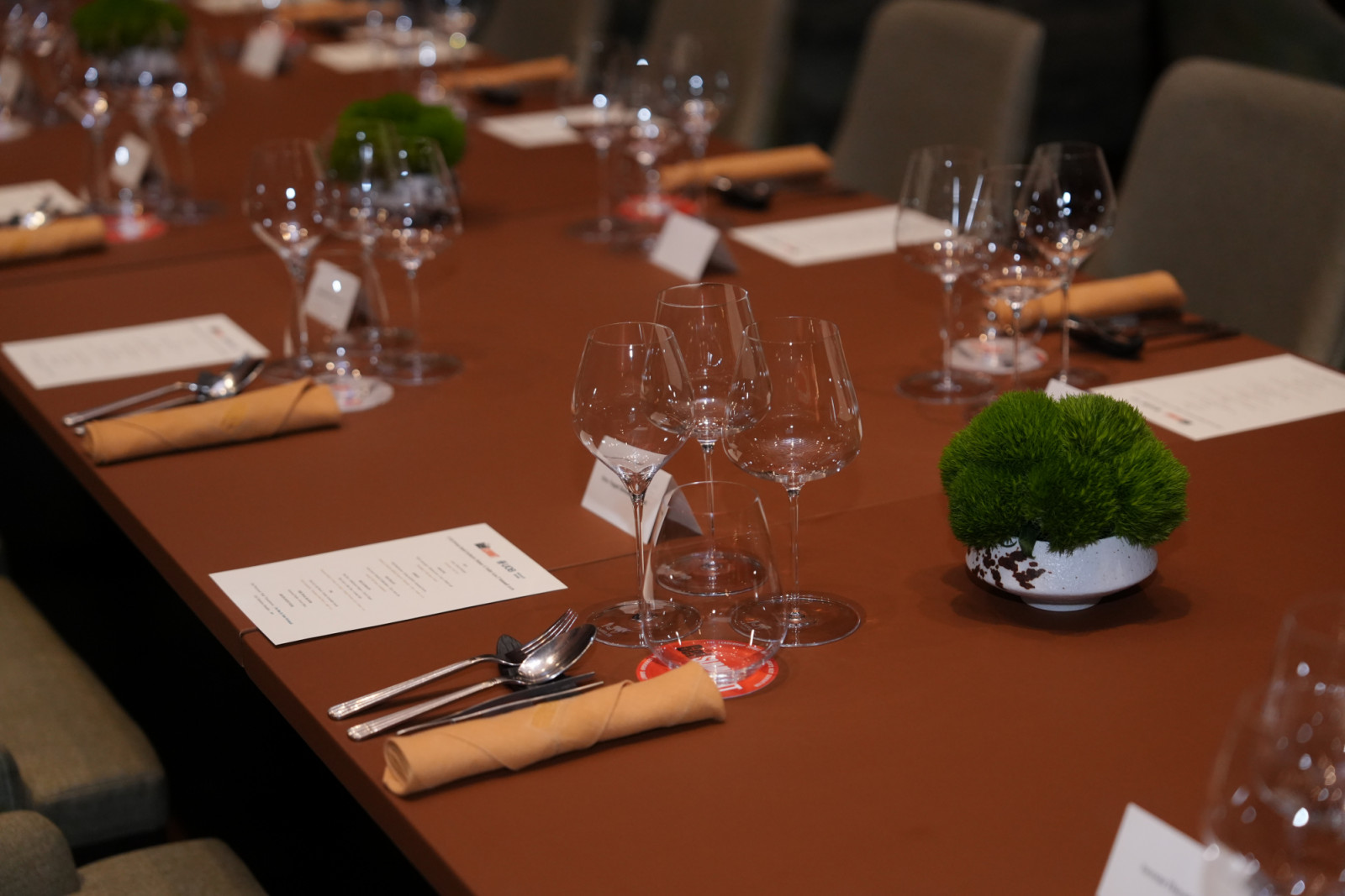 UOB Private Dinner: ดินเนอร์สุดเอ็กซ์คลูซีฟเพื่อเหล่าผู้นำรุ่นใหม่และแขกคนสำคัญ ณ ห้องอาหาร Sra Bua by Nhum Weerawat โรงแรม Siam Kempinski (ภาพ: Tatler)