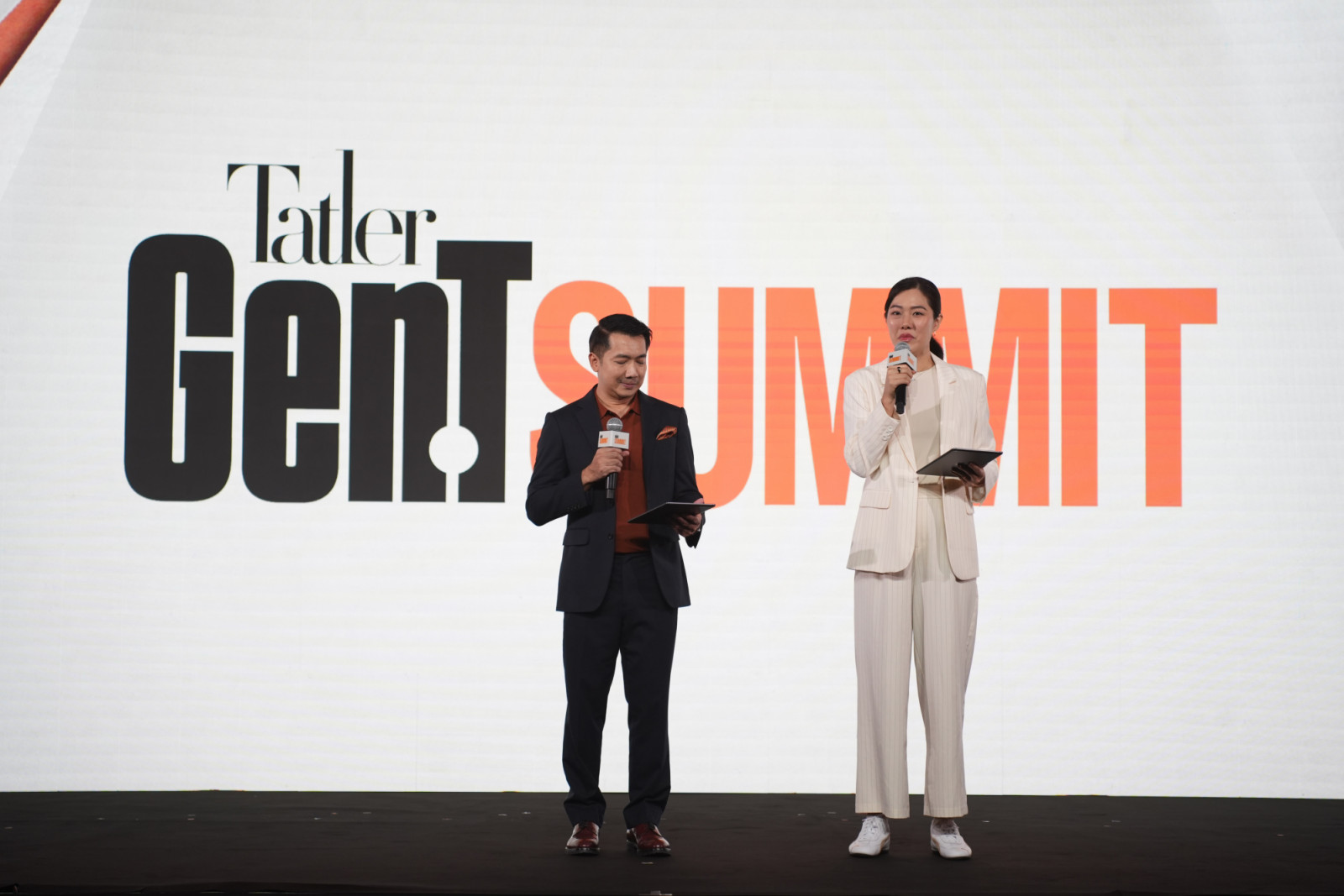 Valerie Lim, Digital Editor ของ Tatler Leadership และณัฐวุฒิ แสงชูวงษ์ บรรณาธิการบริหาร Tatler Thailand พิธีกรภายในงาน (ภาพ: Tatler)