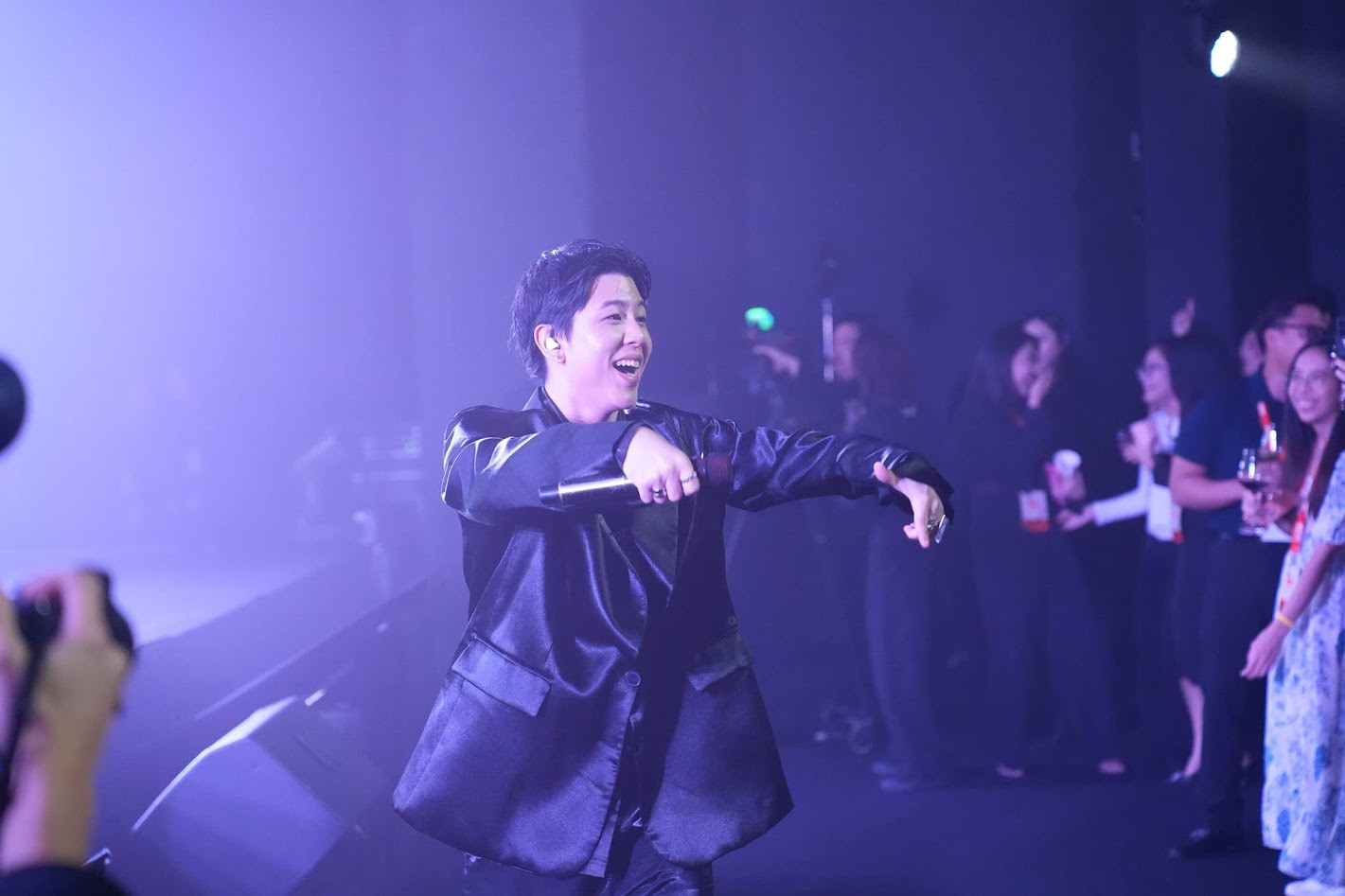Tilly Birds เปลี่ยนเวทีเสวนาให้เป็นดั่งลานคอนเสิร์ต สร้างความสนุกสนานปิดท้ายงาน Tatler Gen.T Summit 2026 (ภาพ: Tatler)