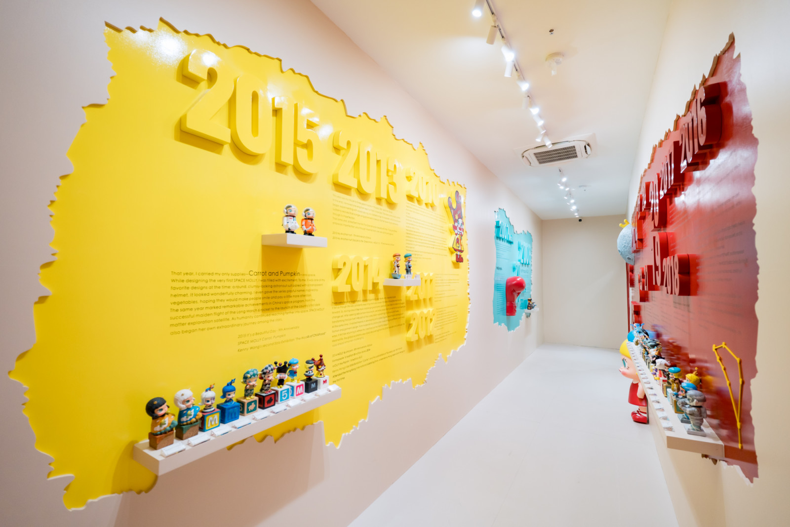 บรรยากาศภายในนิทรรศการ MOLLY 20th Anniversary Exhibition - Bangkok (ภาพ: POPMART)