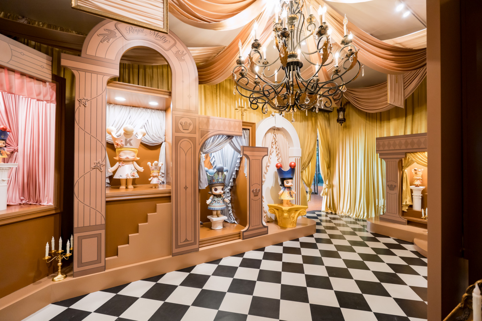 บรรยากาศภายในนิทรรศการ MOLLY 20th Anniversary Exhibition - Bangkok (ภาพ: POPMART)