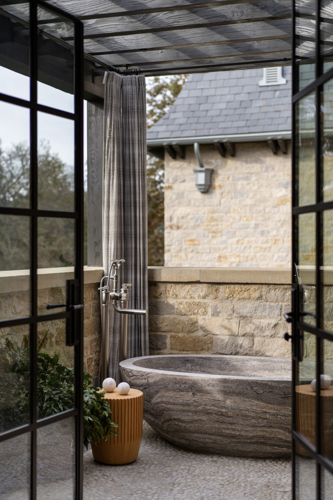 An outdoor bathtub terrace