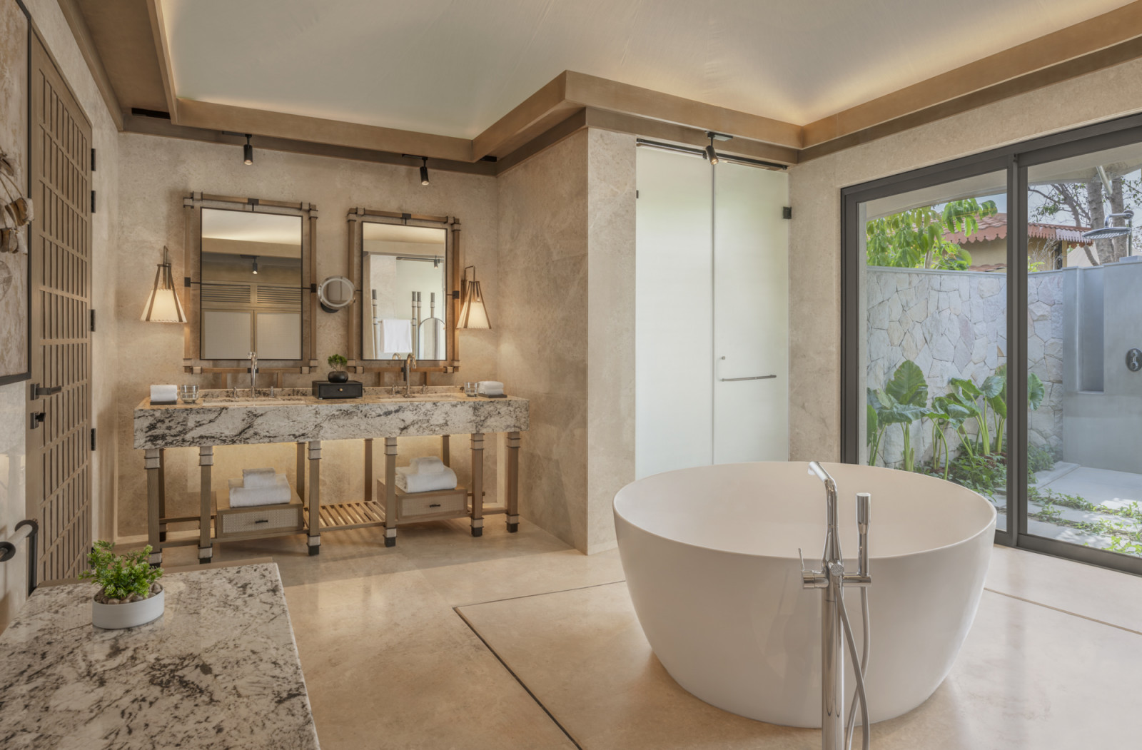 Expansive bathrooms (Photo: courtesy of JW Marriott Ranthambore)